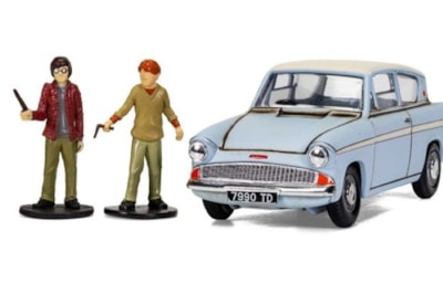 Corgi Harry Potter -  Enchanted Ford Anglia With Harry And Ron Figures